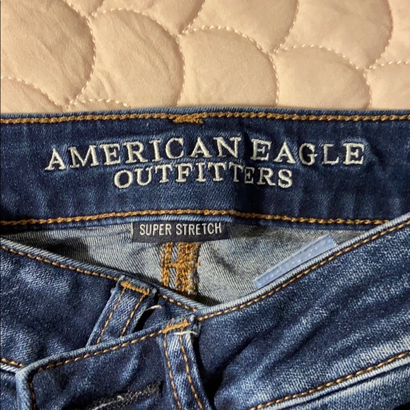 american eagle jeans that are fringed and cropped - Picture 5 of 6